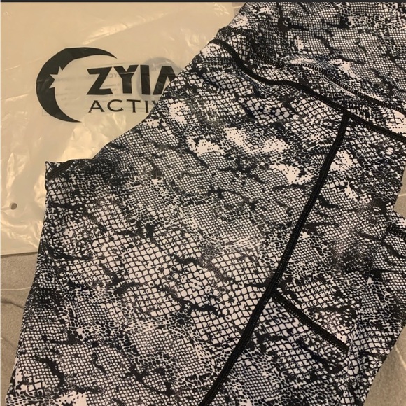 Zyia cobra leggings - Picture 3 of 3